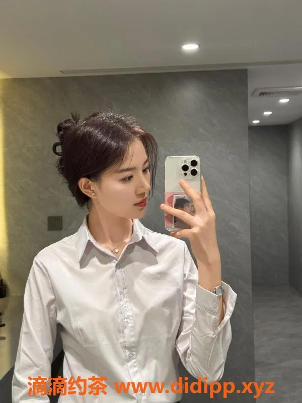 深圳楼凤-龙岗24岁小白领兼职情人 精品服务等你来体验