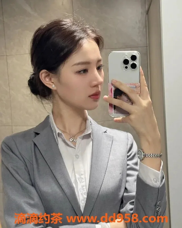 深圳楼凤-龙岗24岁小白领兼职情人 精品服务等你来体验