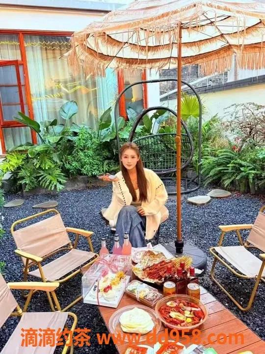 潍坊楼凤-奎文区衣衣，24岁167cm，价格800，带工作室