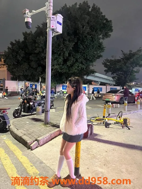 深圳楼凤-罗湖泡泡性感嫩妹，900元开启浪漫体验