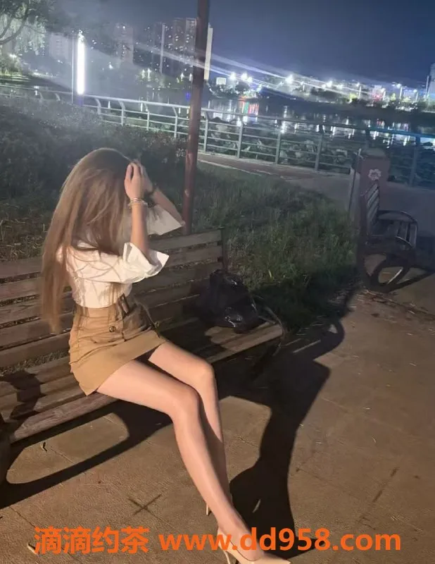 成都楼凤-成华区17岁小萝莉 85斤 S型身材推荐上牌