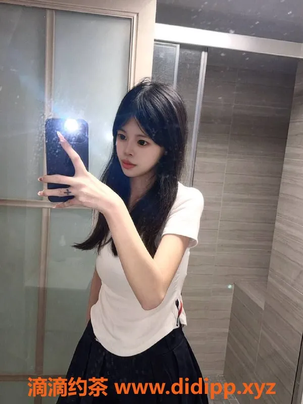 广州楼凤-番禺嫩妹初初，2000p鸳鸯浴体验