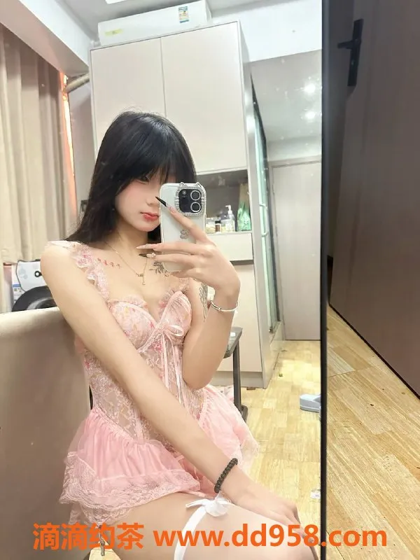 深圳楼凤-龙华萱宝：900元嫩妹，私密服务享受！