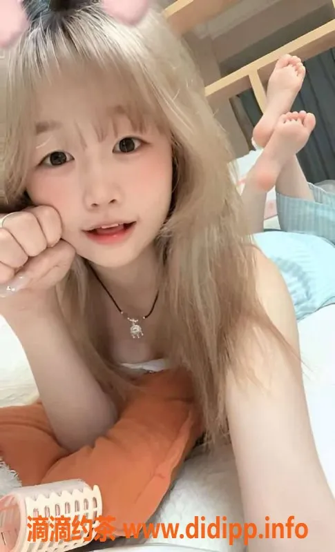 成都楼凤-成华区18岁冷白皮小萝莉，身材娇小诱人