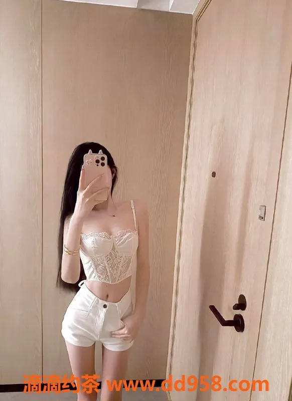 广州楼凤-天河嫩妹伊伊，八百元体验舌吻鸳鸯浴