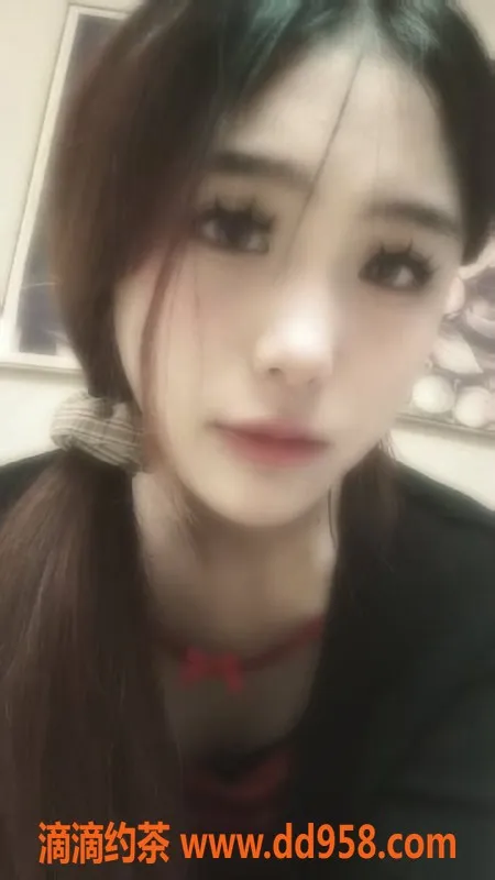 成都楼凤-成华区19岁173cm活泼妹子，黑丝显腿长