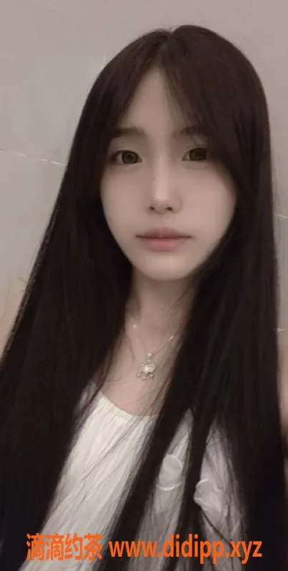 成都楼凤-成华区19岁173cm活泼妹子，黑丝显腿长