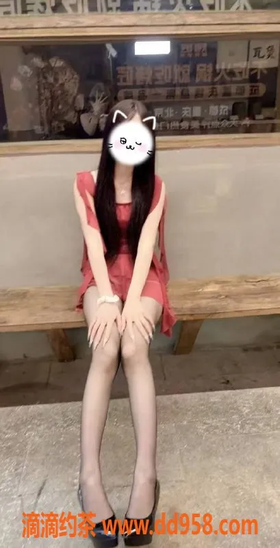 成都楼凤-成华区19岁173cm活泼妹子，黑丝显腿长