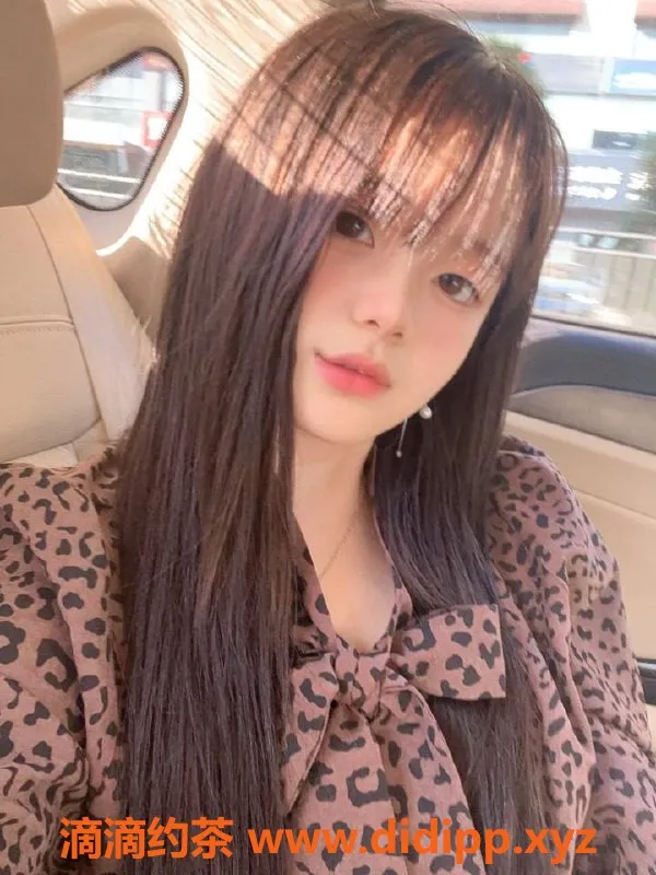 成都楼凤-成华区18岁雨柔，162cm，106斤，童颜巨乳