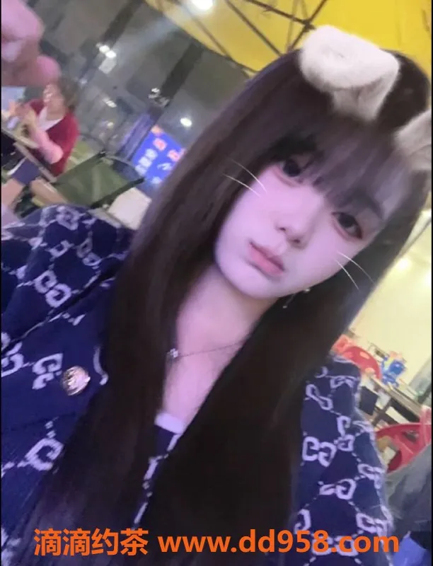 成都楼凤-成华区18岁雨柔，162cm，106斤，童颜巨乳