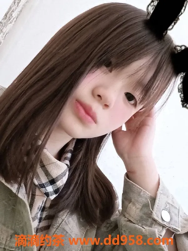 成都楼凤-成华区18岁雨柔，162cm，106斤，童颜巨乳