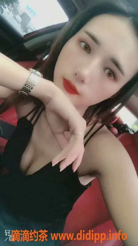 广州楼凤-荔湾晴晴：大长腿小姐姐，23岁服务价600-1000