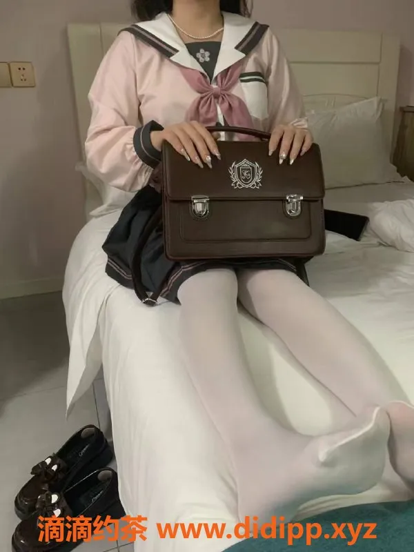 重庆楼凤-江北新老师婷婷，期待与狼友互动