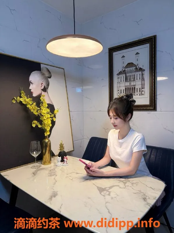 深圳楼凤-福田嫩姐书瑜，800元胸推与六九服务