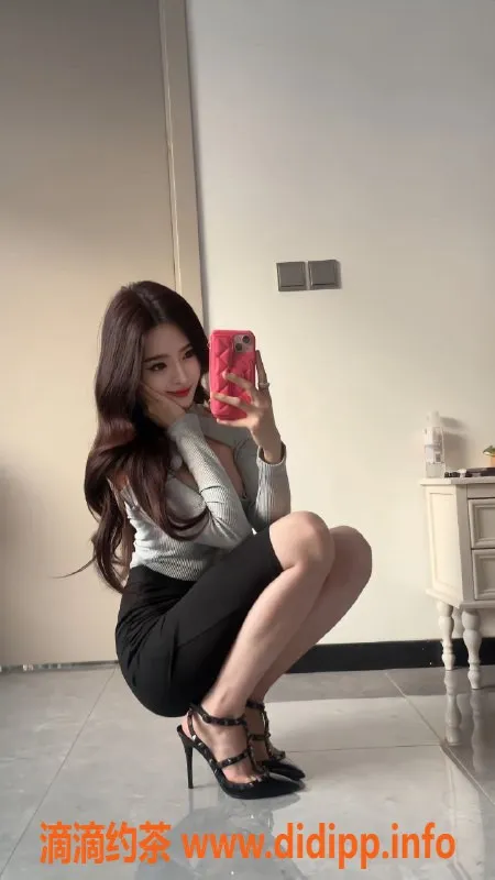 广州楼凤-天河御姐张诗曼，课费25PP，舌吻鸳鸯浴等你体验