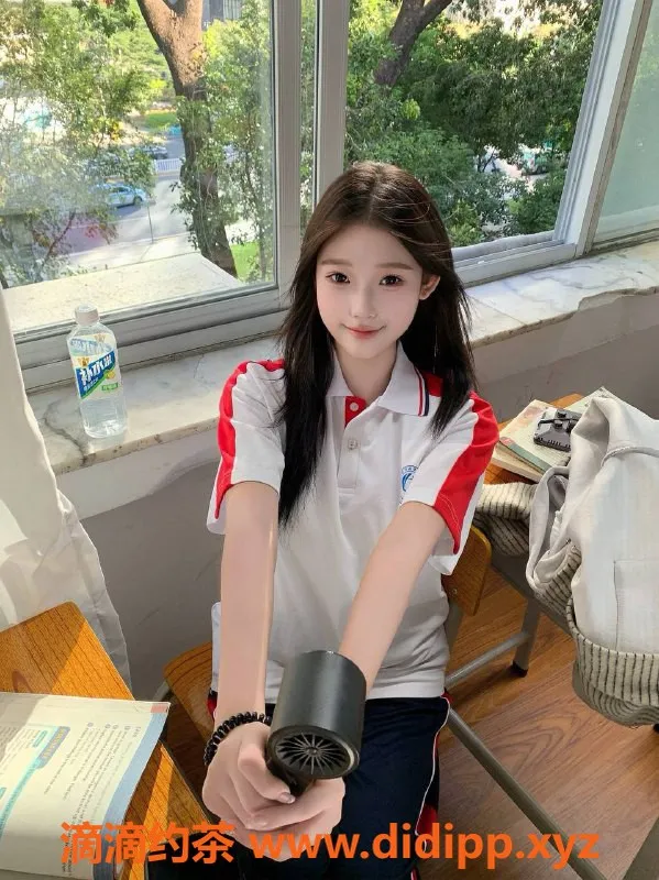 深圳楼凤-福田冰冰，1400元无套口制服服务