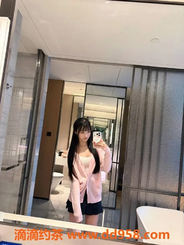 广州楼凤-天河嫩妹菲菲，8P鸳鸯浴与舌吻体验