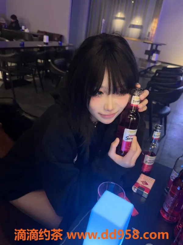 成都楼凤-成华区小月月，18岁，身高165，90斤，态度好