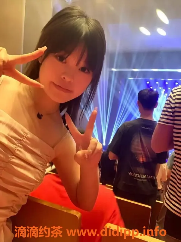 成都楼凤-成华区18岁小妹，身高155，体重40斤，服务超赞