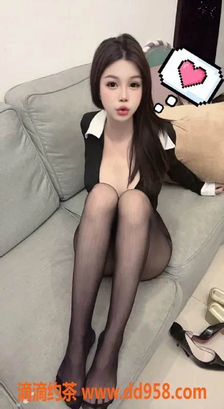 广州楼凤-天河小辣椒，800p/1500pp，性感御姐等你约！