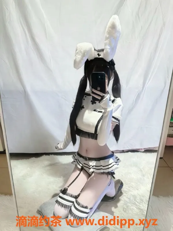 广州楼凤-天河嫩妹笨笨，8P鸳鸯浴体验等你来