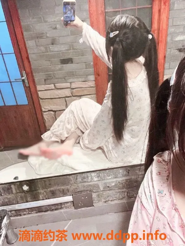 广州楼凤-天河嫩妹笨笨，8P鸳鸯浴体验等你来