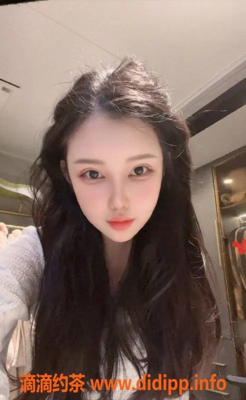 深圳楼凤资源信息,福田嫩妹芝士，制服足交体验，900P起