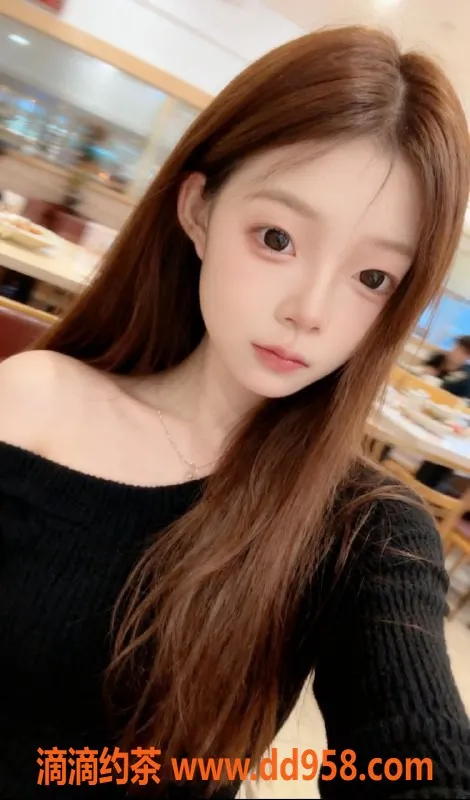 广州楼凤-天河嫩妹Uu，7P夜课舌吻体验