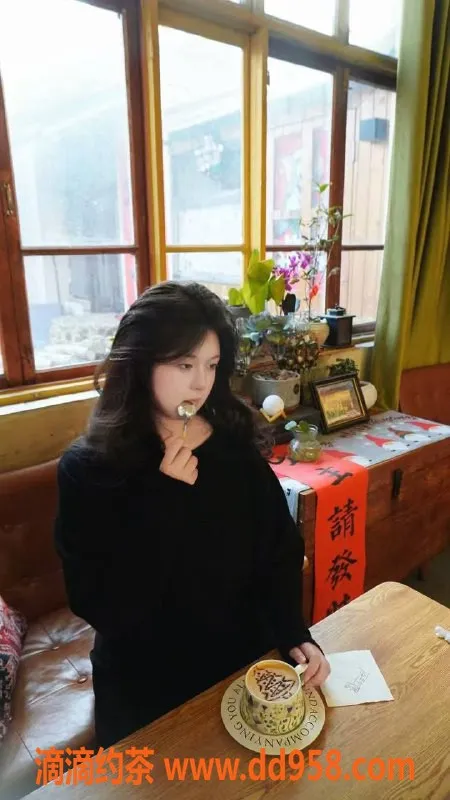 扬州楼凤-泰州海陵小曼，颜值高、服务优质