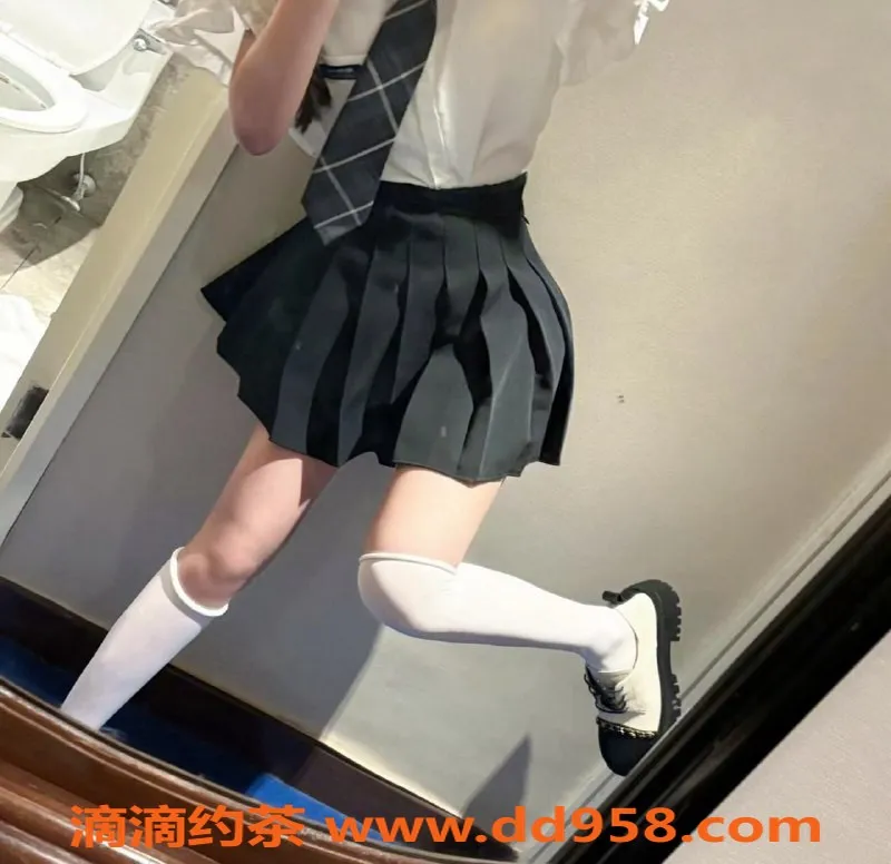 广州楼凤-天河嫩妹北极星，8P鸳鸯浴尽享舌吻