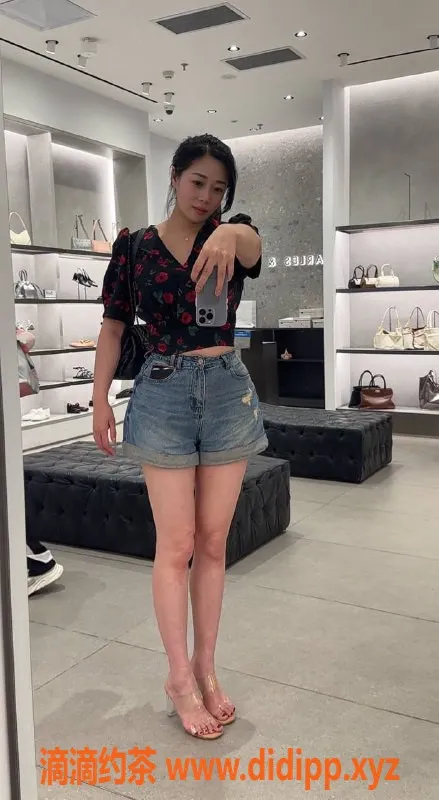 扬州楼凤-泰州海陵小白杨，身材火辣，服务一流