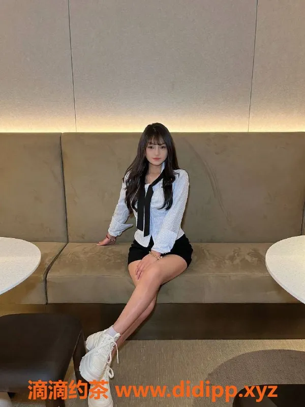 深圳楼凤-宝安嫩妹果果，700元畅享深喉鸳鸯浴