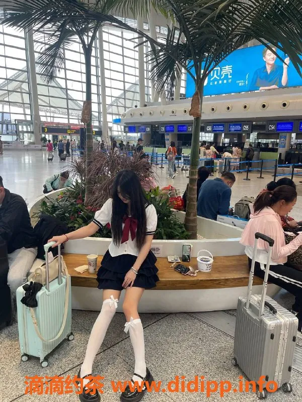 深圳楼凤-宝安诗妍，20岁长腿嫩妹，800起价