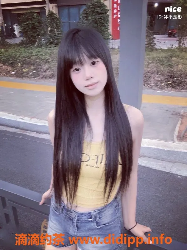 成都上门服务-成华区18岁湖南妹子，身高162，体重90斤，性感JK制服