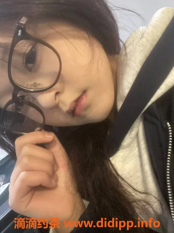 深圳楼凤资源信息,龙华小慧嫩妹，799元送舌吻服务