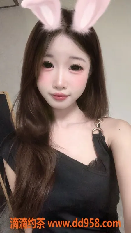 广州楼凤-天河艺名冰冰，900元体验学妹舌吻69