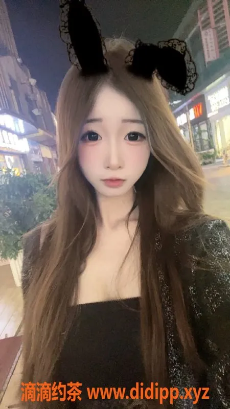 广州楼凤-天河艺名冰冰，900元体验学妹舌吻69