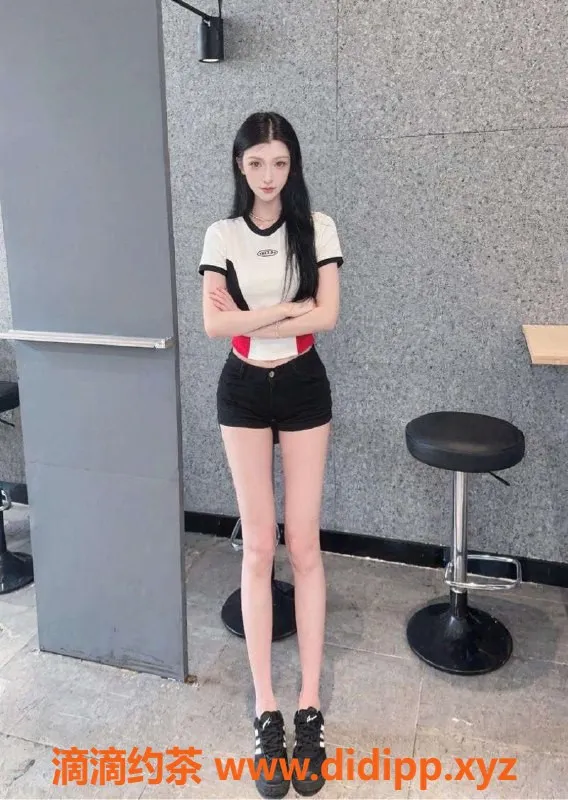 无锡楼凤-梁溪区清纯混血模特，腿长56kg，2200元陪浴服务