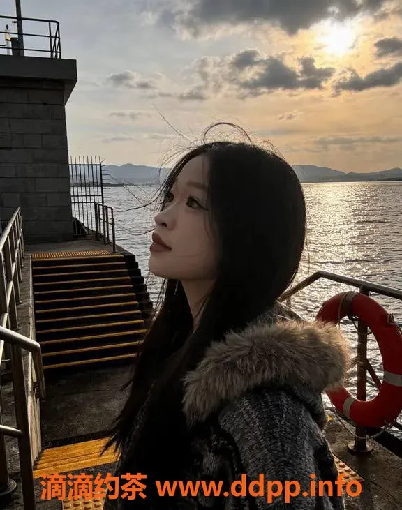 中山楼凤资源信息,东区桐桐，18岁B罩杯，600元/课时