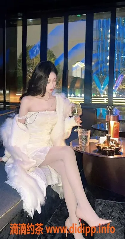 常州楼凤资源信息,常州困困，22岁，166高，96斤，C罩杯，价格8起