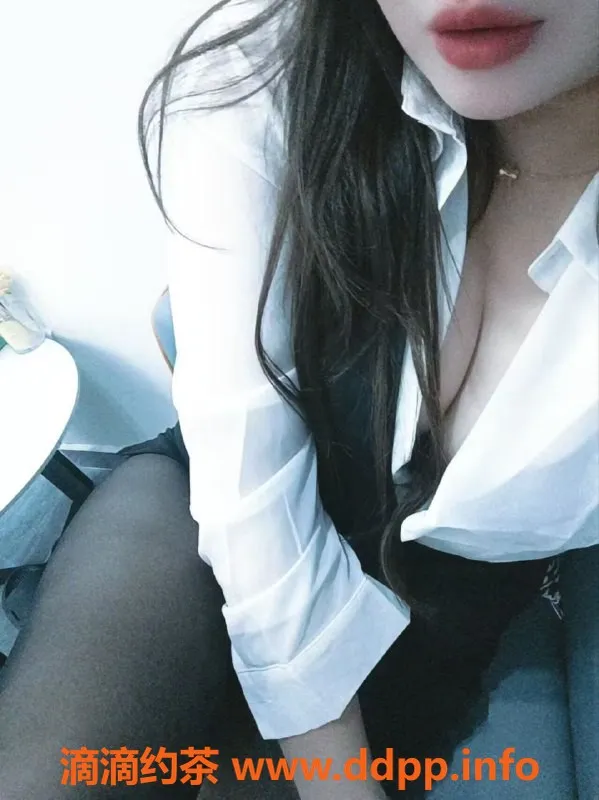 广州楼凤-白云区婷婷23岁风骚女神，34C胸围等你体验