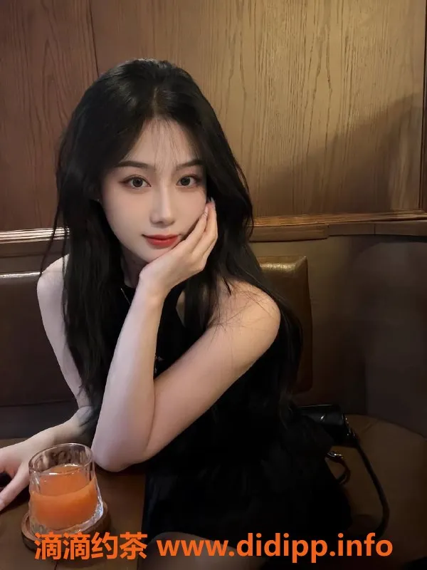 深圳楼凤-龙华小漫，1300p优质服务，放松享受