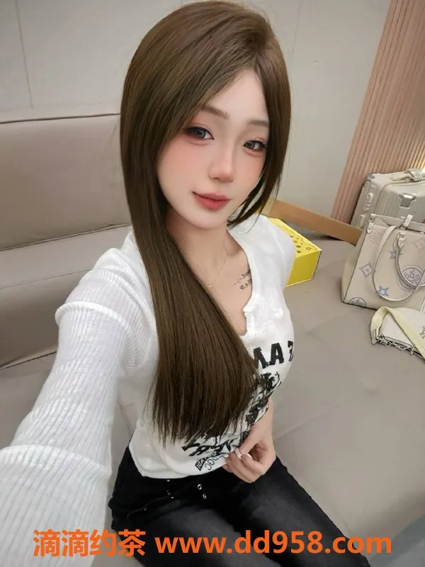 成都楼凤-成华区川妹子可沁，18岁165cm，80斤，颜值超高