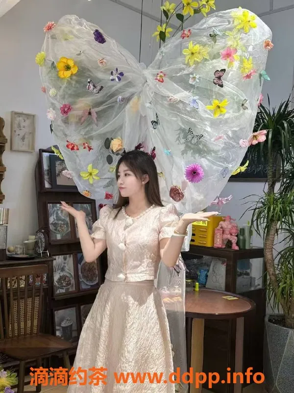 广州楼凤资源信息,顺德区御姐水蜜桃，身高165，D罩杯热情服务