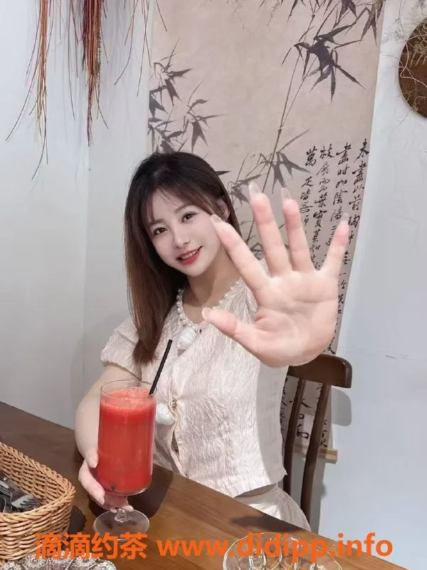 广州楼凤-顺德区御姐水蜜桃，身高165，D罩杯热情服务