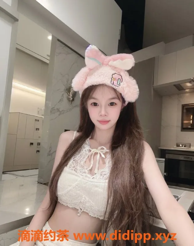 深圳楼凤-深圳悦悦，热情嫩妹，800p起，舌吻制服服务