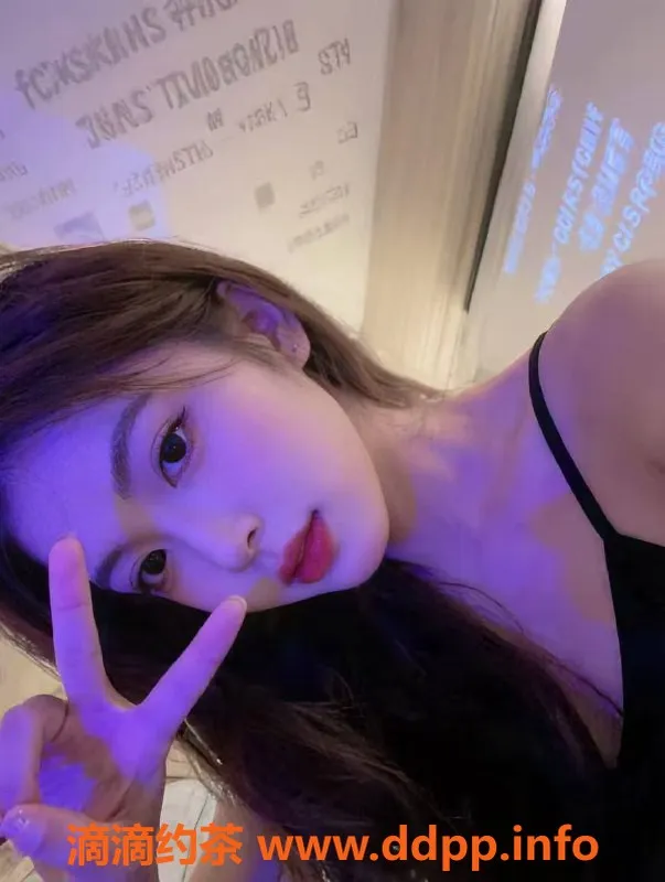 深圳楼凤-龙华晓彤，888元嫩妹服务，等你来体验！