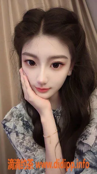 广州楼凤-天河李书欣，课费700起，私密服务体验