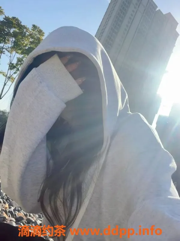 武汉楼凤-心语老师，身高165，年仅22，服务热情价位合理