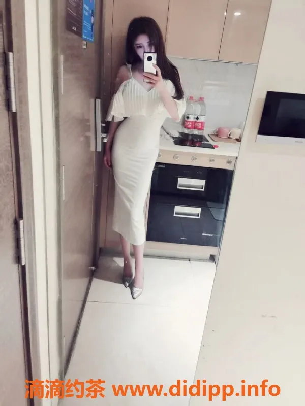 深圳楼凤-罗湖朵利亚：大波长腿，650P包时服务